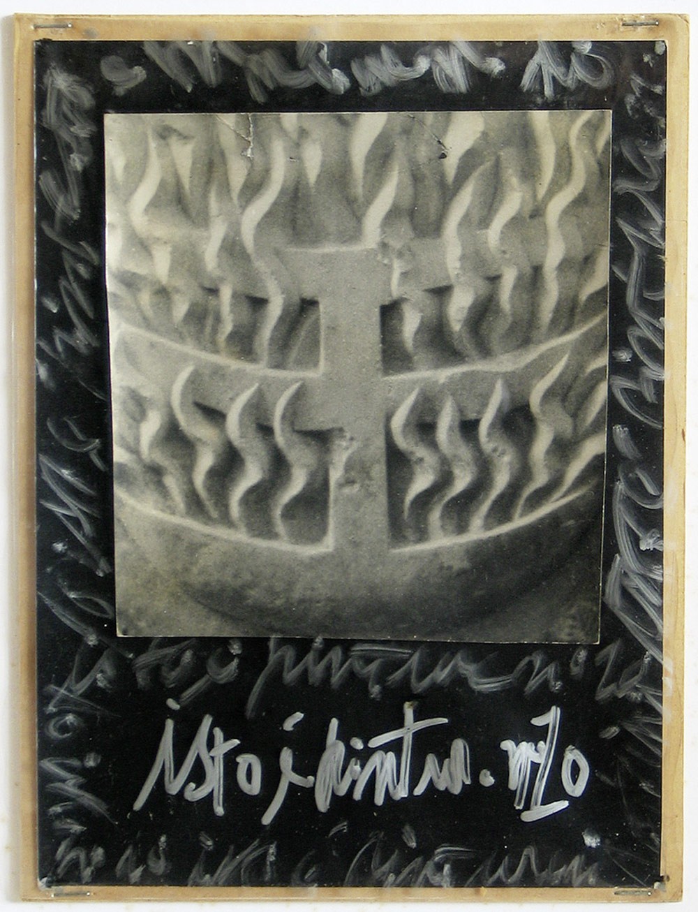  Ernesto de Sousa, "Isto é Pintura n.º 10" (1/2 elementos), 1984. Apresentada na exposição "Atitudes Litorais". 